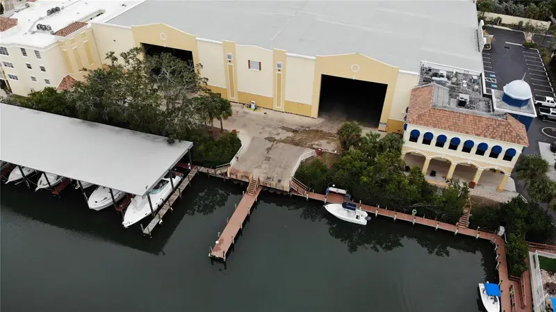 570 Blackburn Point Rd #26, FL