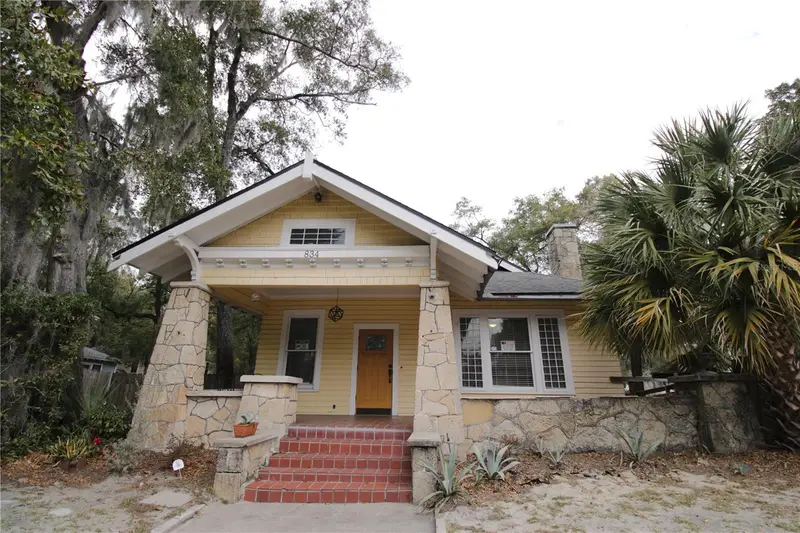834 E University Ave, FL