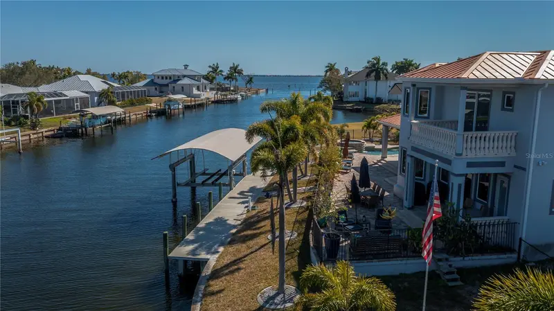 290 Tait Ter Se, FL