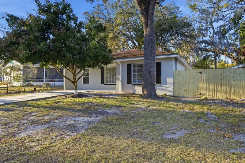 1812 E 99th Ave, FL