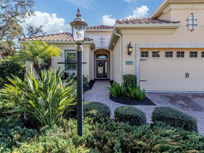 10907 Trophy Dr, FL