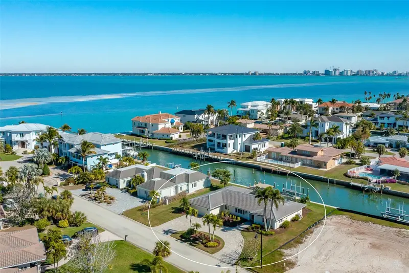 548 Gunwale Ln, FL