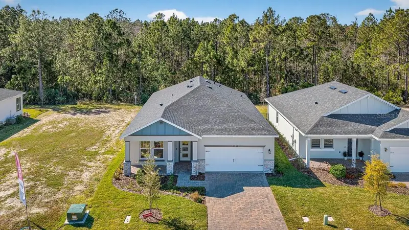 1257 Champions Dr, FL