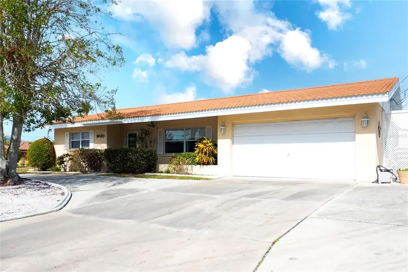 9820 Royal Palm Dr, FL