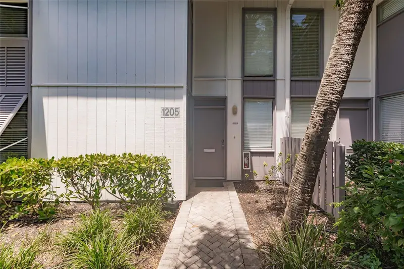 1205 E Peppertree Dr #232, FL