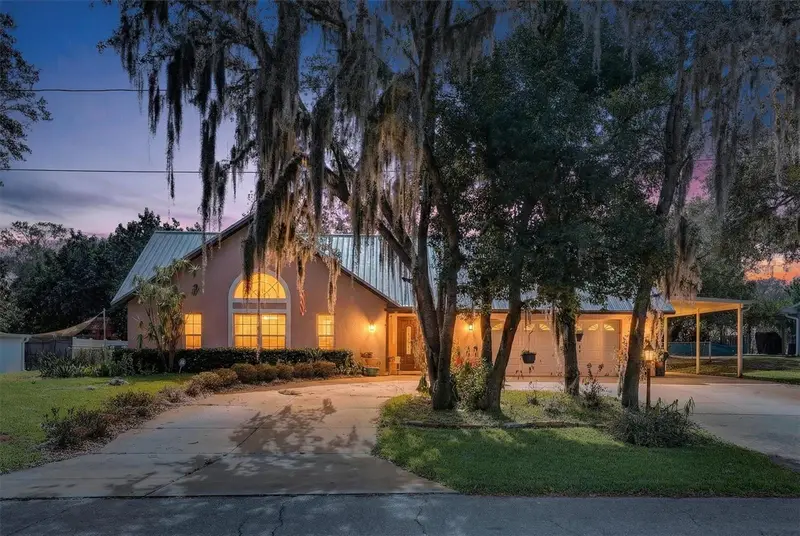 2725 W Charing Rd, FL