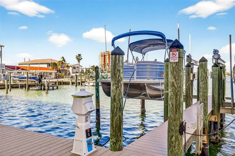 17717 Gulf Blvd #401, FL