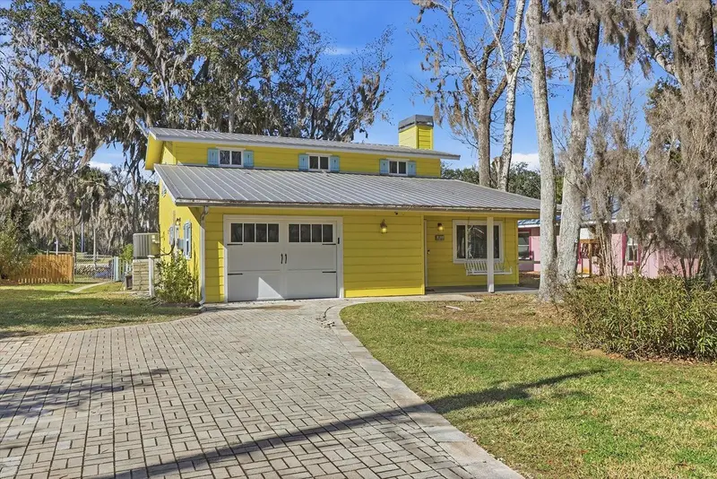 3644 N Hiawatha Ter, FL