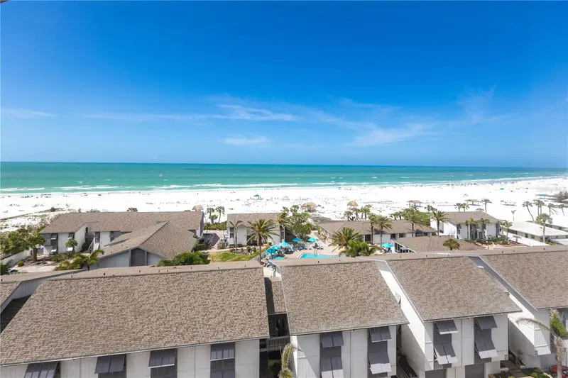 1055 W Peppertree Dr #703aa, FL