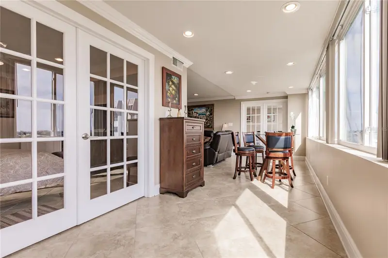 1055 W Peppertree Dr #606aa, FL