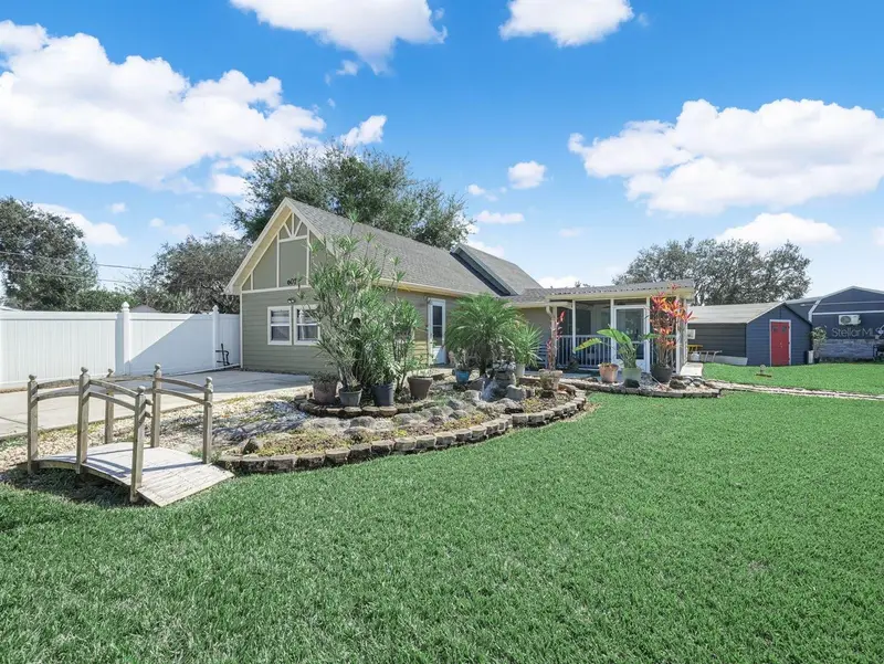 607 Acacia Walk, FL
