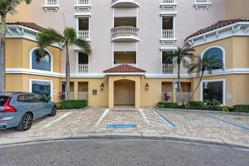 205 Brightwater Dr #202, FL