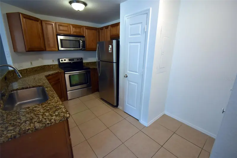 2000 Erving Cir #208, FL