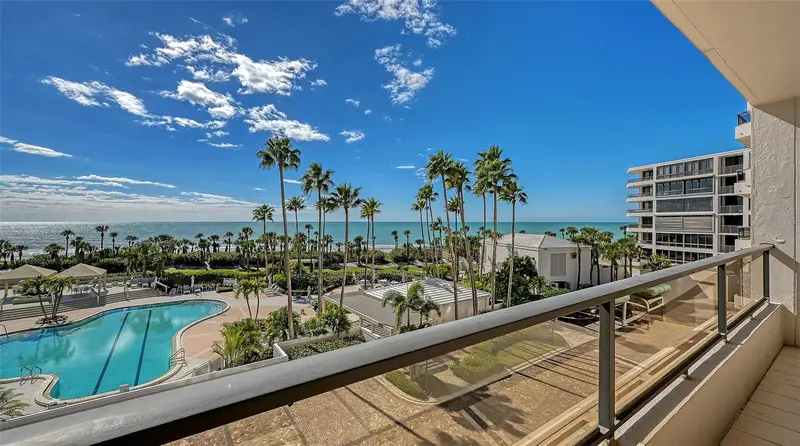 545 Sanctuary Dr #B305, FL