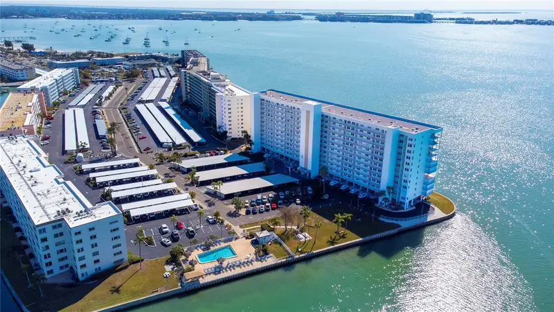 6060 Shore Blvd S #906, FL