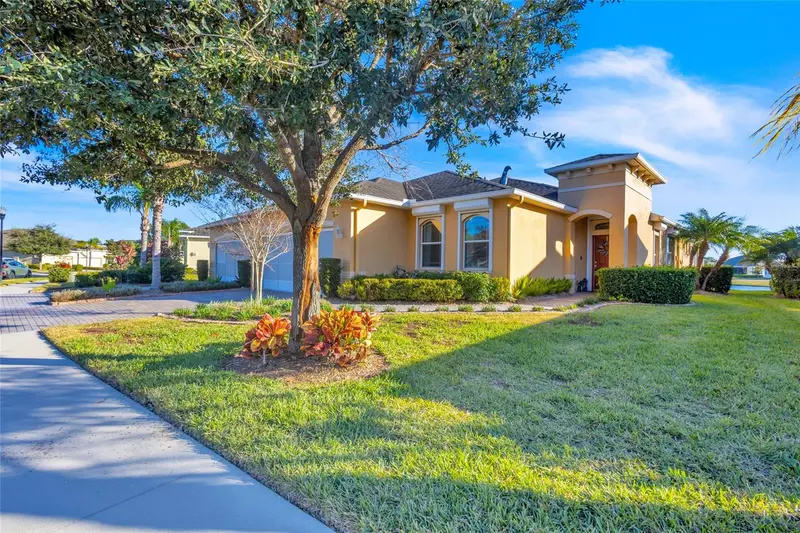 633 Chipper Dr, FL