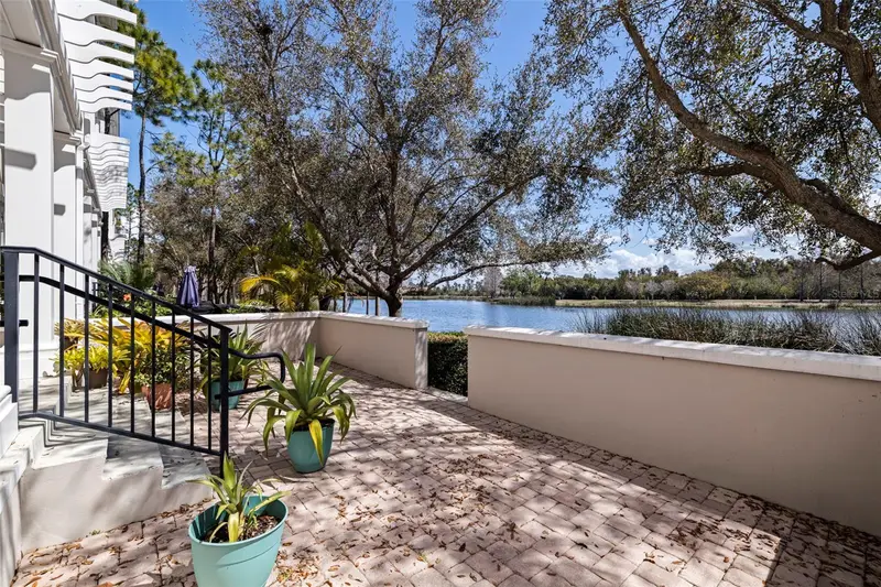 300 Newbury Pl N, FL