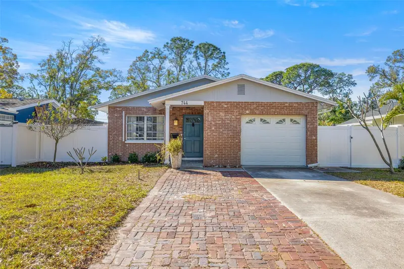 744 63rd Ave N, FL