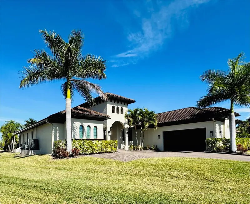 8533 S Lake Cir, FL