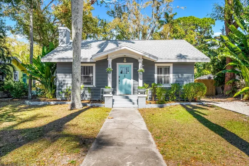 2726 8th Ave W, FL