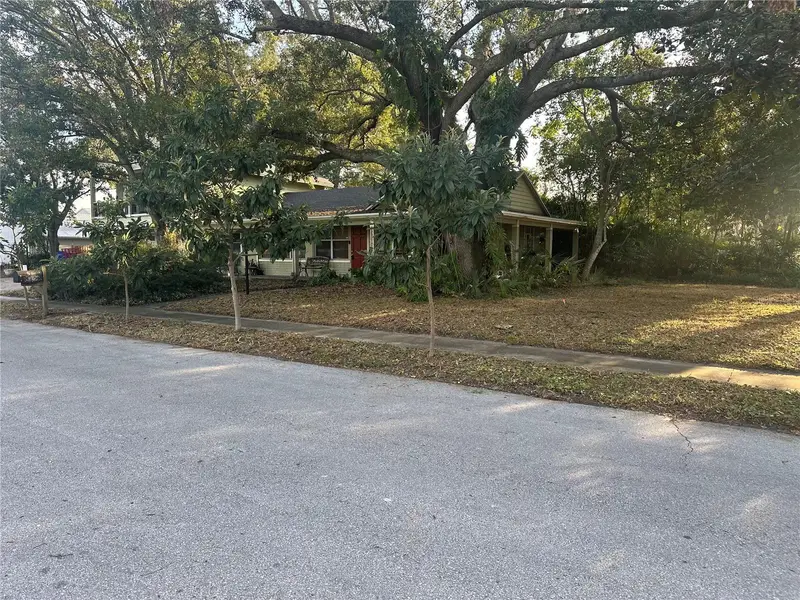 518 Poinsettia Ln, FL