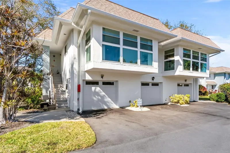 531 Sutton Pl, FL