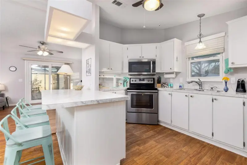 605 Rainbow Blvd, FL