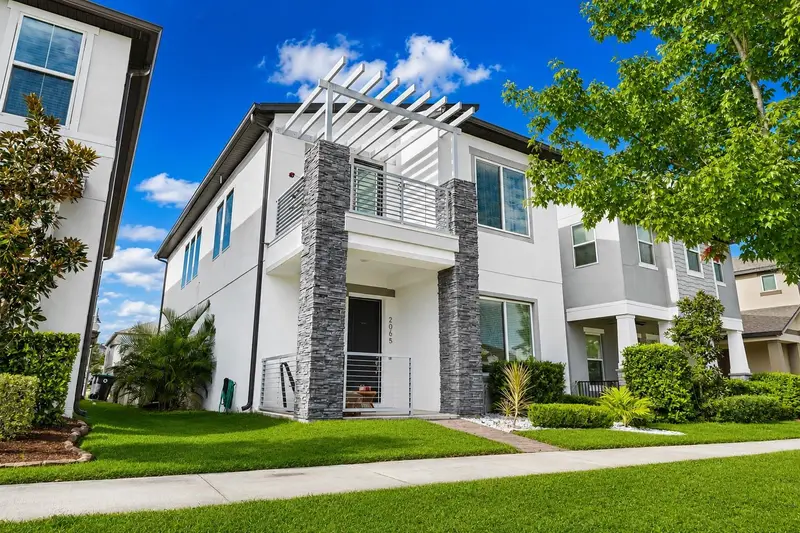 2065 White Feather Loop, FL