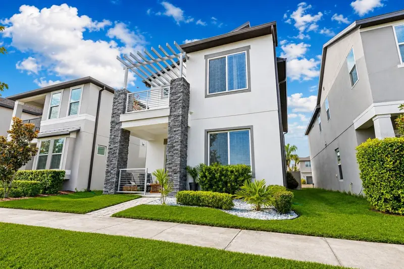 2065 White Feather Loop, FL