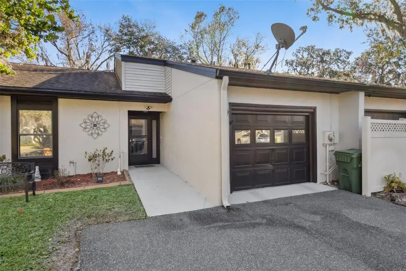 916 Belle Oak Dr, FL