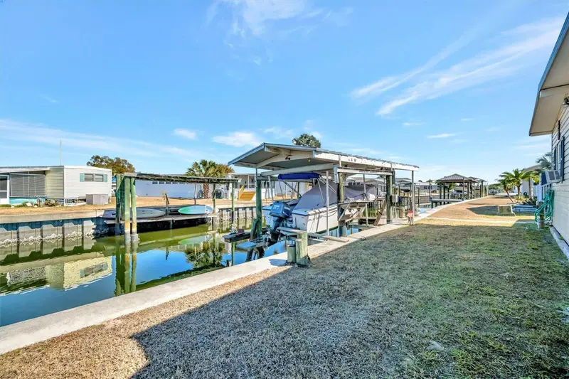 132 W Saint Lucia Loop, FL