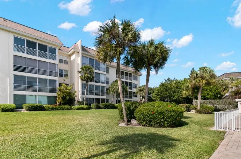 605 Sutton Pl #102, FL