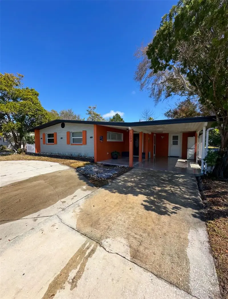1203 N Saturn Ave, FL
