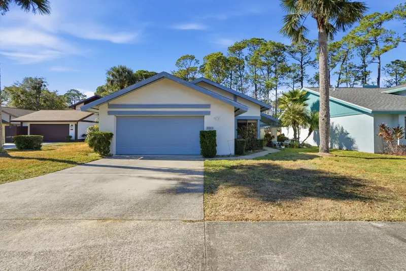 118 Meadowbrook Cir, FL
