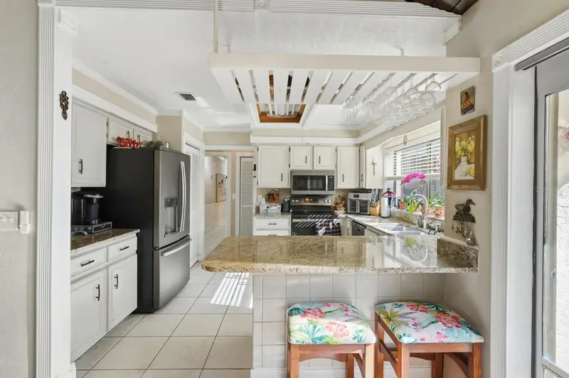 118 Meadowbrook Cir, FL