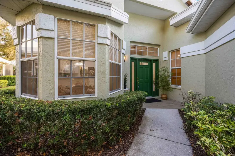 547 Fallbrook Dr, FL