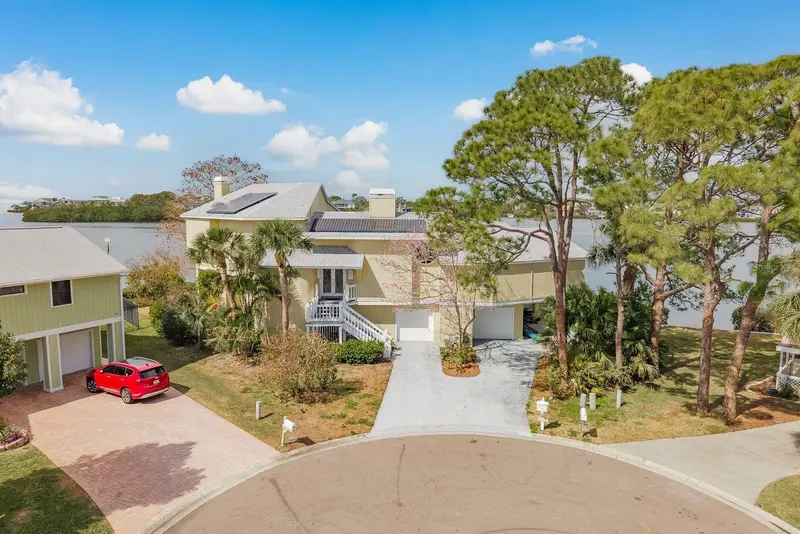 600 Soundview Dr, FL