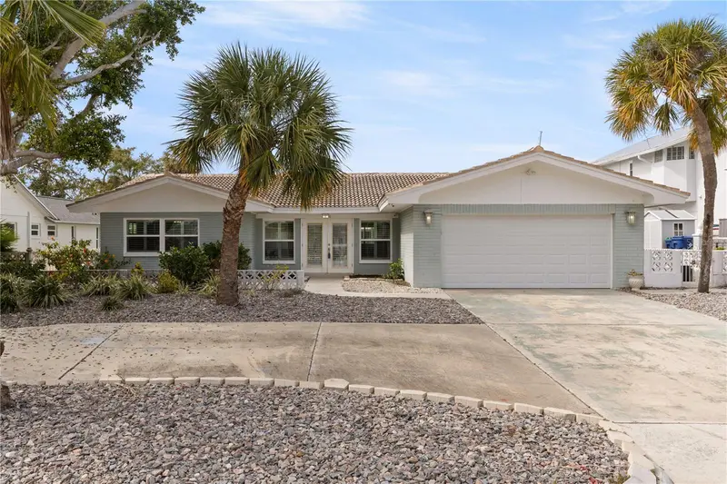 404 4th Ave N, FL