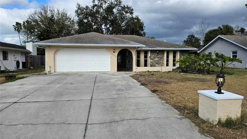 8533 Viva Via Dr, FL