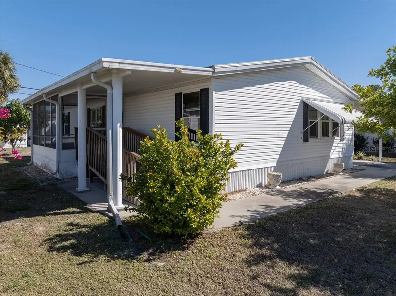 205 Carriage Ln, FL