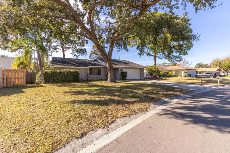 8457 Cypress Lake Cir, FL
