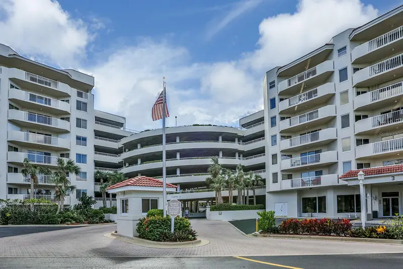 3 Oceans West Blvd #7c1, FL