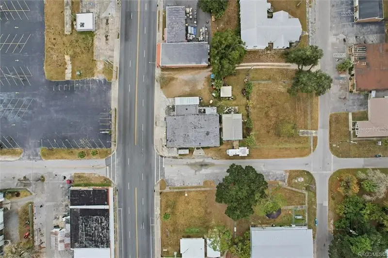 103 N Main St, FL