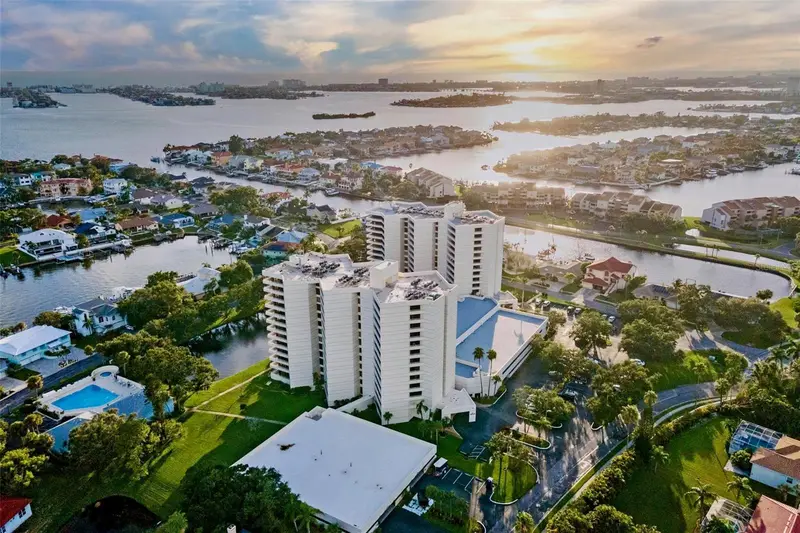 5950 Pelican Bay Plz S #2a, FL