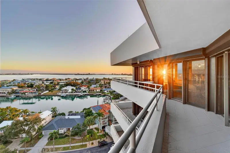 5950 Pelican Bay Plz S #2a, FL