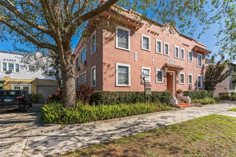 1233 Oak St Ne, FL