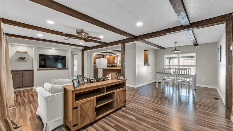 521 Oak Rdg E, FL