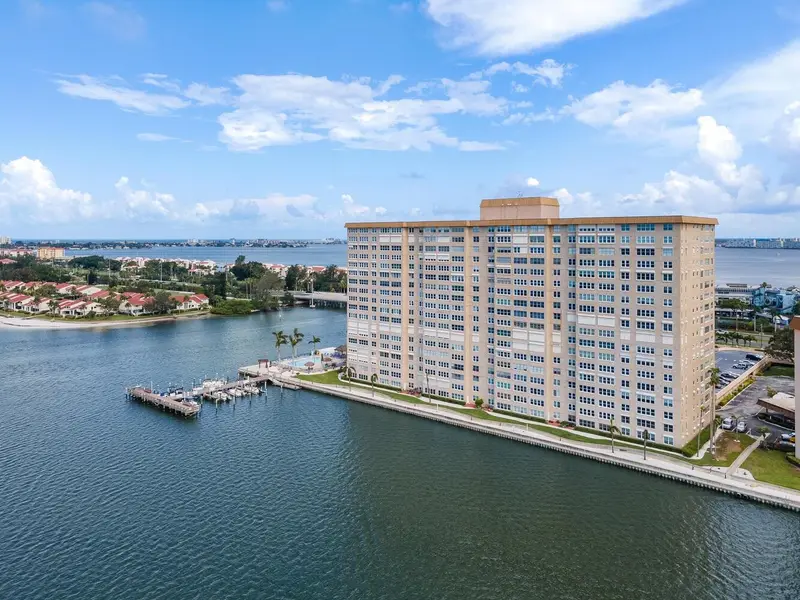 5200 Brittany Dr S #602, FL