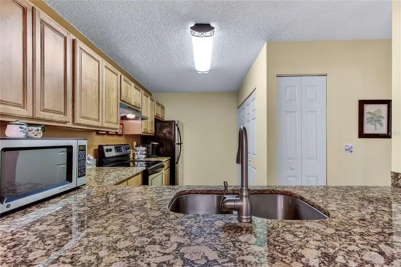 610 Kenwick Cir #205, FL
