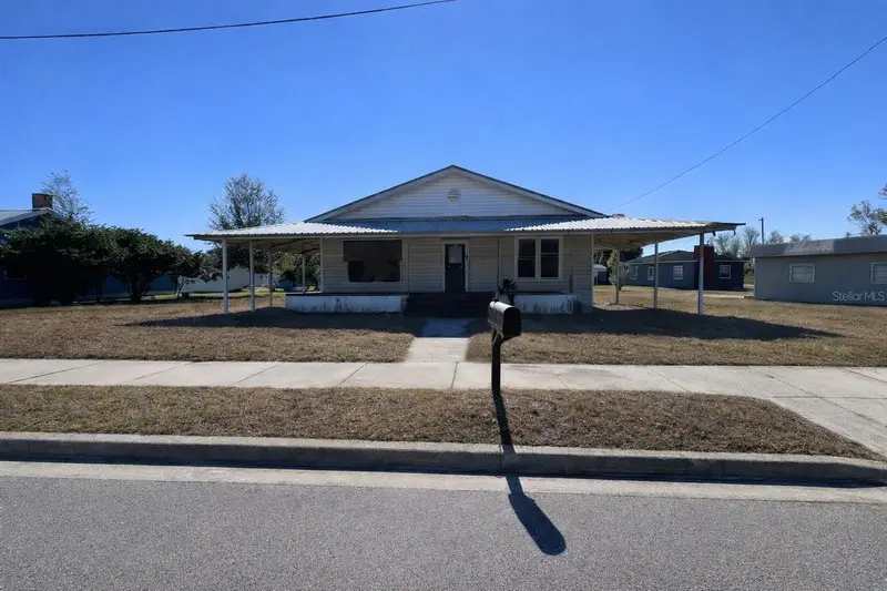 611 W Broadway St, FL